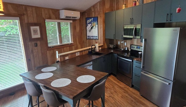 New Kitchen! ‖ Hot Tub coming August 7th! ‖ 2 Mins to Slopes ‖ Paved Road Access
