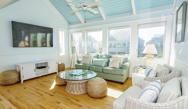 Newly renovated 3 bedroom villa with new 6 pass golf cart; access to both clubs