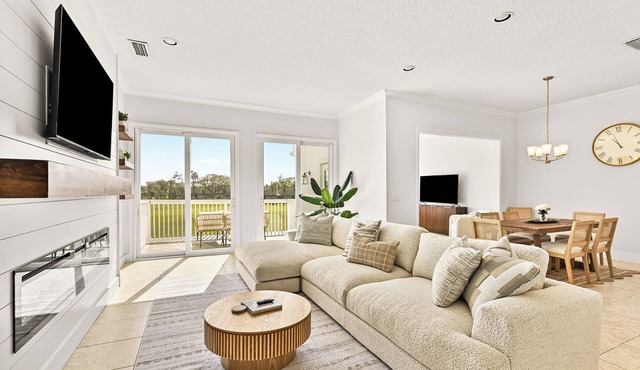 NEWLY Renovated Coastal Retreat in Iconic Sawgrass — Walk to the Beach!