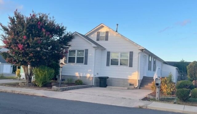 Newly renovated home in much sought after Montego Bay Community. 2 Pools and tennis