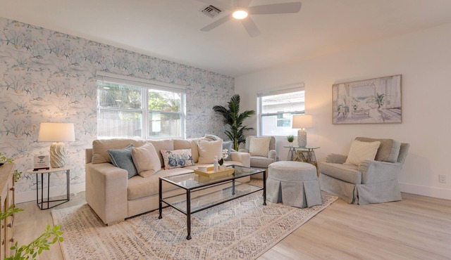 North Palm Beach Oasis w/Hot Tub - 2 Mi to Ocean!