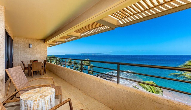 Oceanfront Maui condo w/pool, hot tub and lanai views