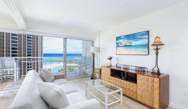 Oceanfront Retreat at the Ilikai! Your island escape await!