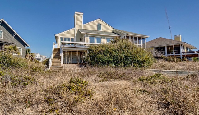 Oceanfront, spacious, upstairs and downstairs master suites, BHI