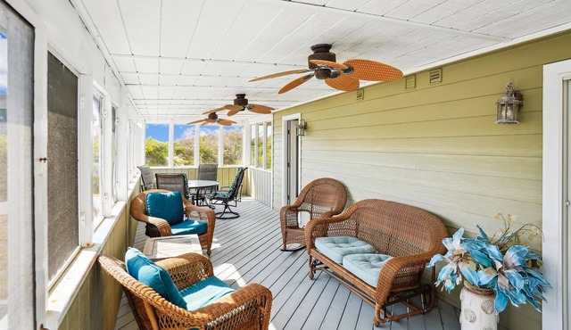 Oceanside.500 feet to beach access! Lovely home!