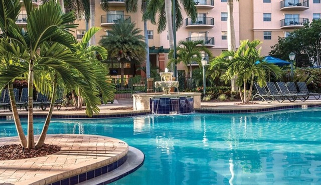 Official Wyndham Palm-Aire 2BR Suite - Sleeps 8 - Pools, Balcony & Resort Access
