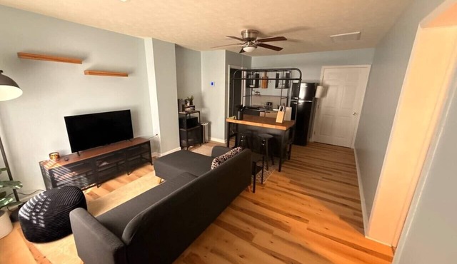 One Bed/One Bath hideaway near VA Hospital