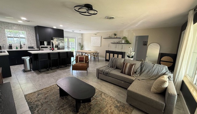 Open Layout House with Large Backyard 5 mins from beach