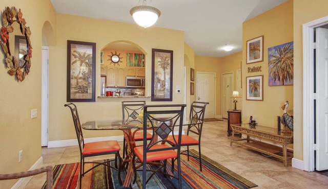 Palm Tree Paradise! Bright Tropical Fun with “Frozen” Bedroom - 3 mi from WDW