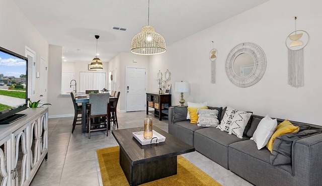 Palm Villa: 5 beds Playground, UNF, Mayo, Downtown