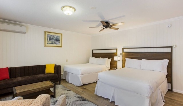 Palmer House Resort - Deluxe Two Double Beds 3