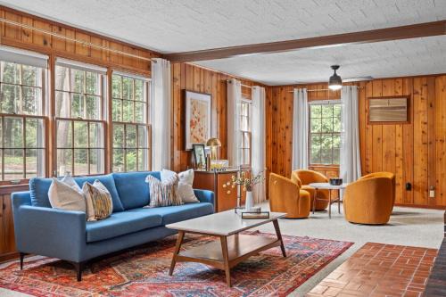 Peaceful 5BR Cottage with Fireplace and Gazebo