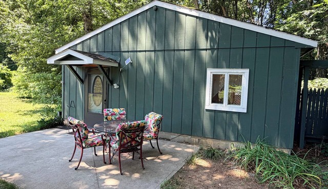 Perfect for SPAC Concert or Track! 1 Bed Cottage w/King Bed in Saratoga Springs!