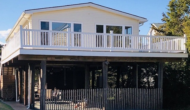 Pet-Friendly Coastal Cottage on Broadkill, just steps to the beach!