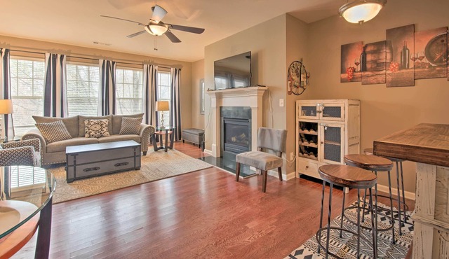 Pet-Friendly Kennesaw Townhome w/ Deck!