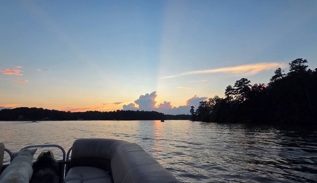 Pet-Friendly Lakefront Bungalow on Jackson Lake - Sleeps 6