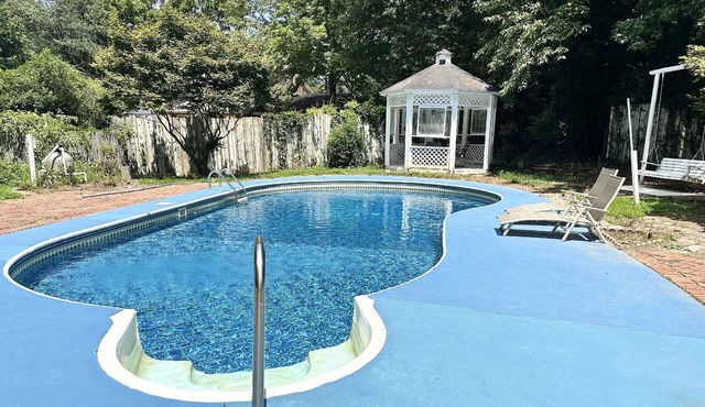 Pool, Grill, Pet Friendly, Minutes to Stone Mountain Park and Atl Attractions