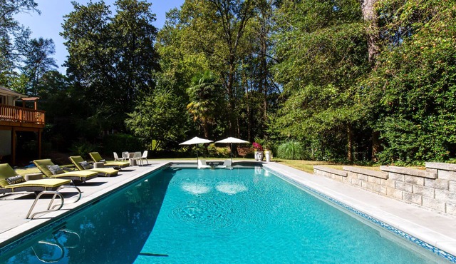 Pool oasis in Atlanta/Sandy Springs 4 bed jacuzzi