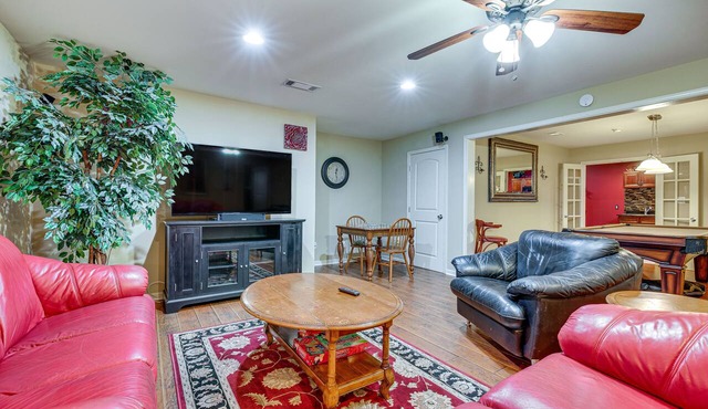 Pool Table & Patio: Cozy Lawrenceville Apt