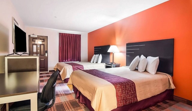 Prime Location! Free Parking, Short Drive to Milford Park and Frog Rock