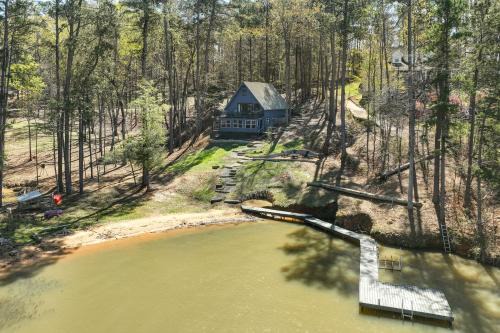 Private Beach & Dock! Cozy Lake Sinclair Cabin