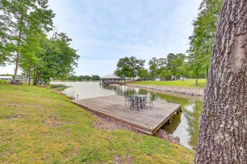 Private Dock! Beautiful Neely Henry Lake Retreat