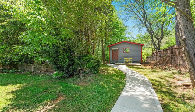 Private Guest House - Cozy & Comfortable Near Gas South Arena