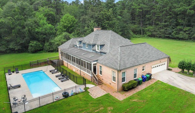 Private Pool Estate + Soccer Field Sleeps 16