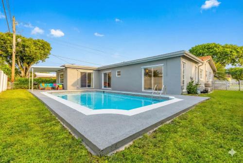 Private Pool Family Fun Fenced Backyard
