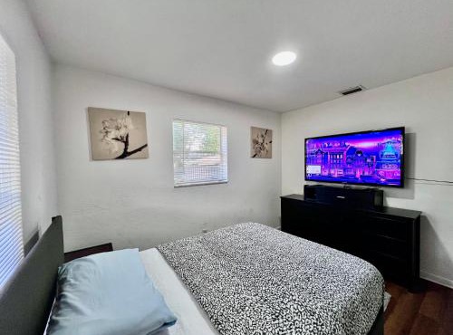 Private Room near Downtown
