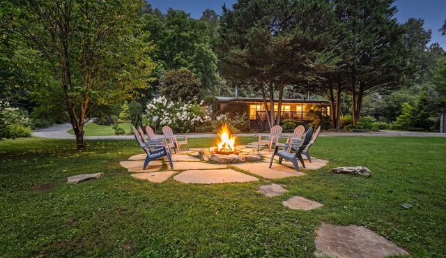 Private Tuckaseegee River 4 Bedrm House Trout fishing, Tubing, Firepit, Parking