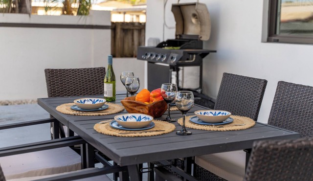 Private Yard & BBQ, Island Kitchen, Fully Renovated Home - Near Miami & MIA