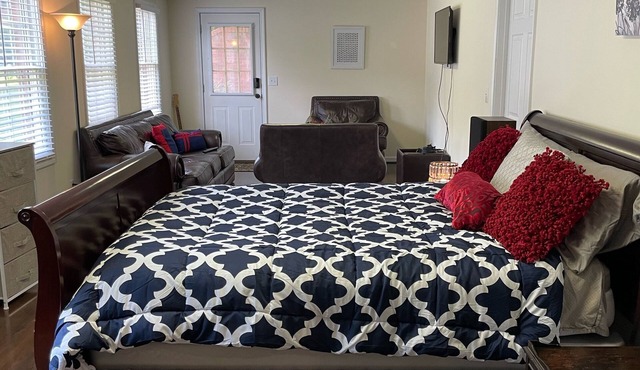 Quaint and Tranquil- Ideal for business consultants or visitors for KSU games.