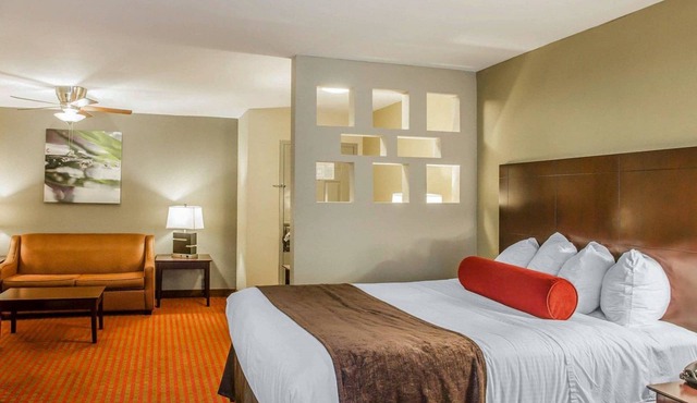 Quality Suites Nashville Airport