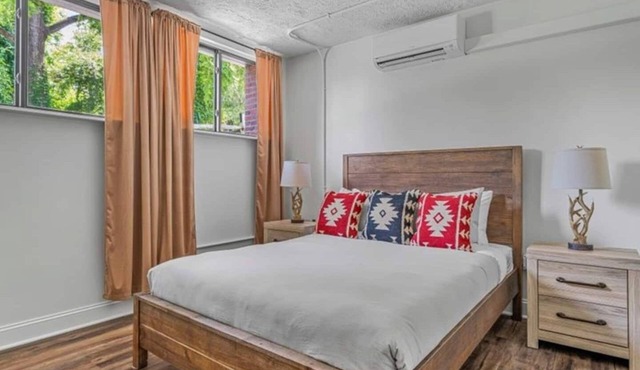 Queen Suite + Kitchenette