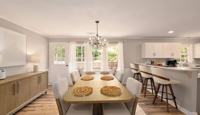 Queenie’s Classic City Retreat: 5 Minutes to Downtown Athens