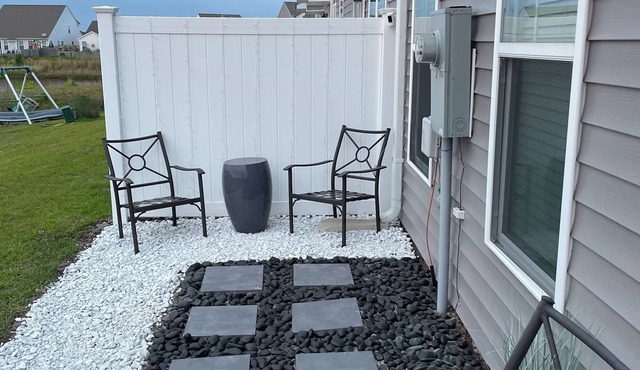 Quiet 3BD, Private Patio, Close to Beach