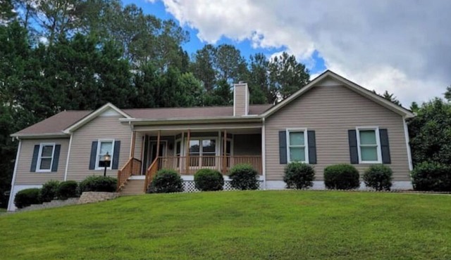 Quiet Lake Community with enclosed Lanai/sleeps 6