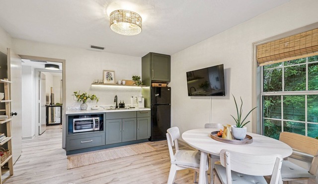 Quietly Elevated Gainesville Guest Suite - The Perch at Misty Hollow