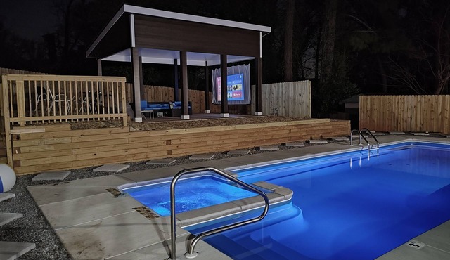 RARE FIND - 2 Houses w/Shared Pool Near the City Center