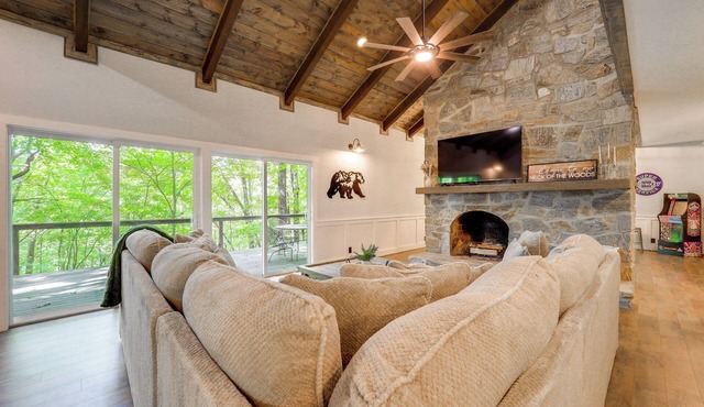 Resort Perks & Game Room! Group Escape in Deep Gap