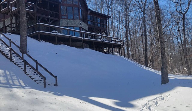 Romantic Riverfront Getaway by TIEC near Tryon,NC