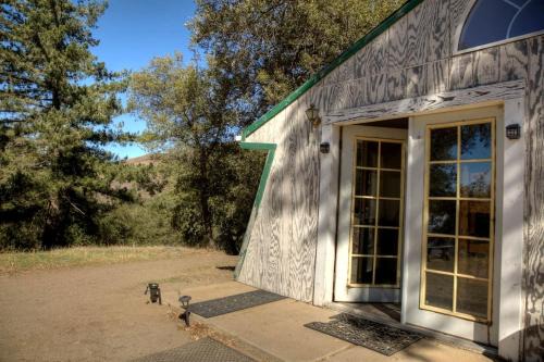 Rustic Group Bunkhouse Retreat with Yoga Deck & Mountain Views near Palomar Observatory, California in Palomar Mountain