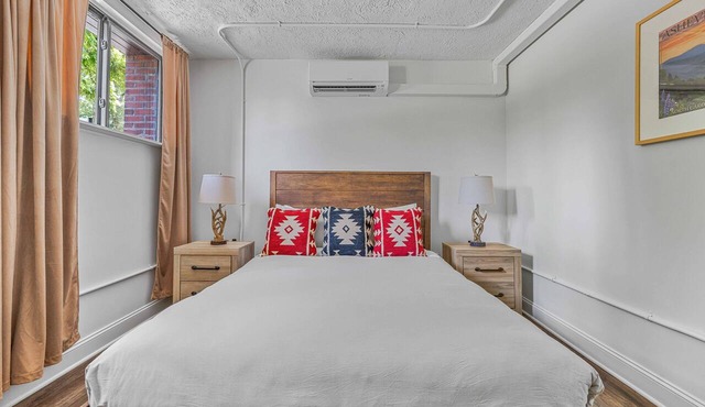Sabel #002 | Historic Queen Suite Near Downtown Asheville with Parking