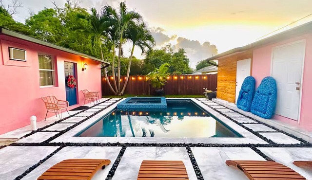 Salthaus Suite A - King & Bunk Room, New Saltwater Pool & Spa