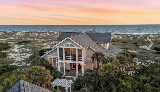 Sandbagger is an unforgettable luxury beach retreat with hypnotic views.