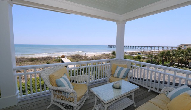 Sandpiper Cottage - Oceanfront home with gourmet kitchen, Jacuzzi and more