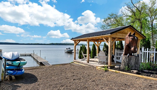 Saratoga 2br Lake Home beach & dock