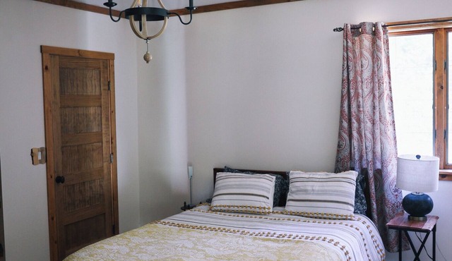 Secluded country house with 4 bedrooms 2 Hours from NYC Pond Access