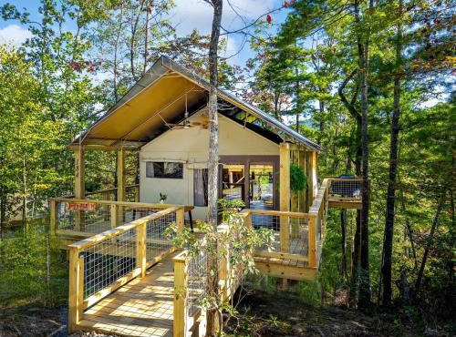 Secluded Glamping Tree Tent with Outdoor Soaking Tub & Private Pizza Oven Near Waterfalls, Zirconia, NC